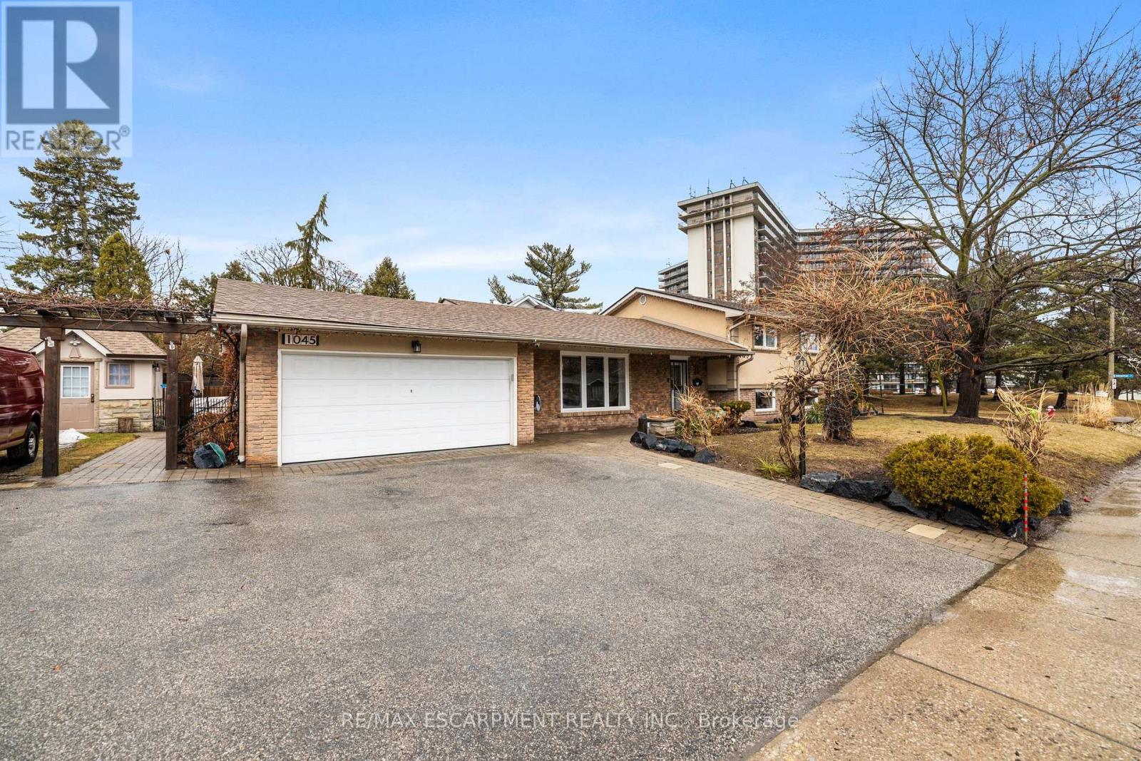 1045 Bloor Street, Mississauga, Ontario  L4Y 2N3 - Photo 1 - W13080280
