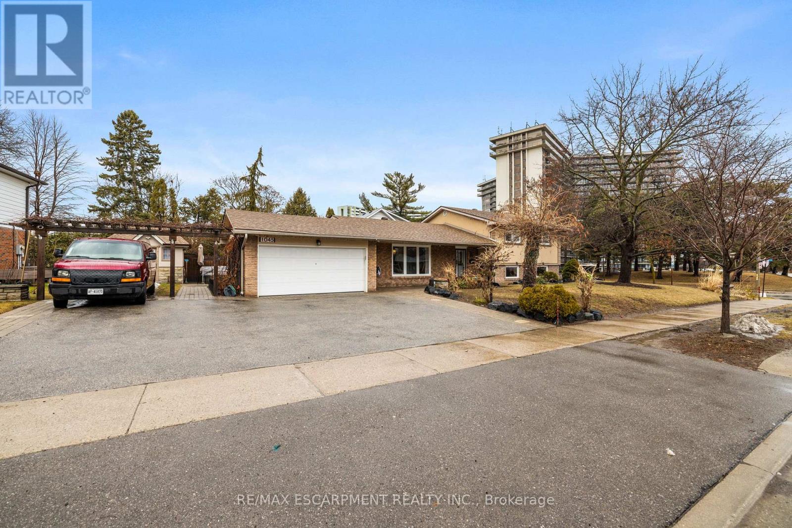1045 Bloor Street, Mississauga, Ontario  L4Y 2N3 - Photo 2 - W13080280