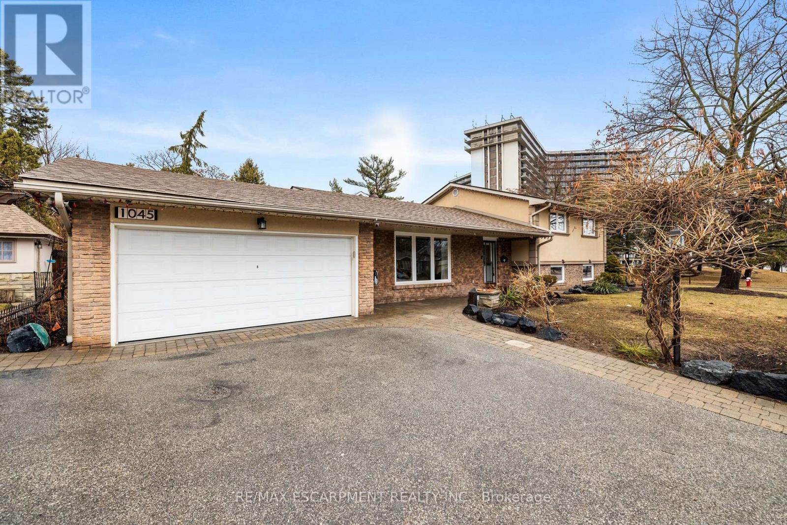 1045 Bloor Street, Mississauga, Ontario  L4Y 2N3 - Photo 3 - W13080280