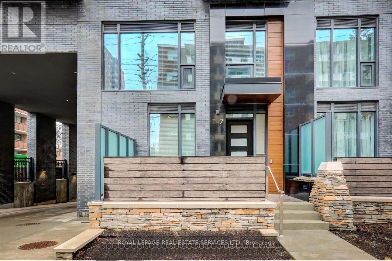 7 - 32 PARK STREET E, Mississauga, Ontario