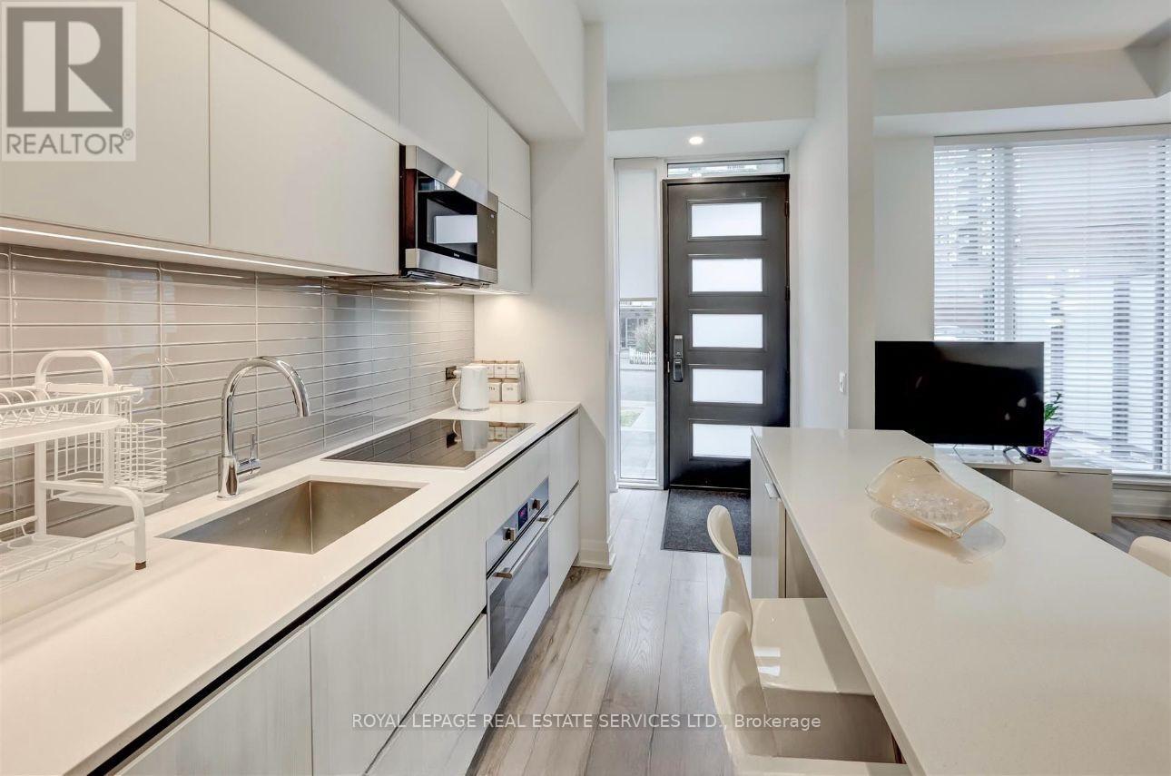 7 - 32 Park Street E, Mississauga, Ontario  L5G 1L7 - Photo 4 - W13080364