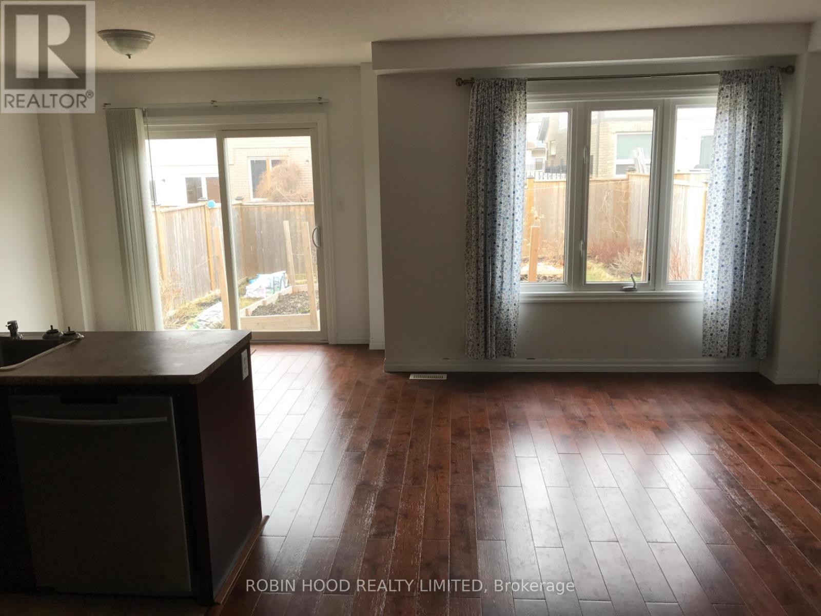 936 Banffshire Court, Kitchener, Ontario  N2R 1W8 - Photo 3 - X13080032