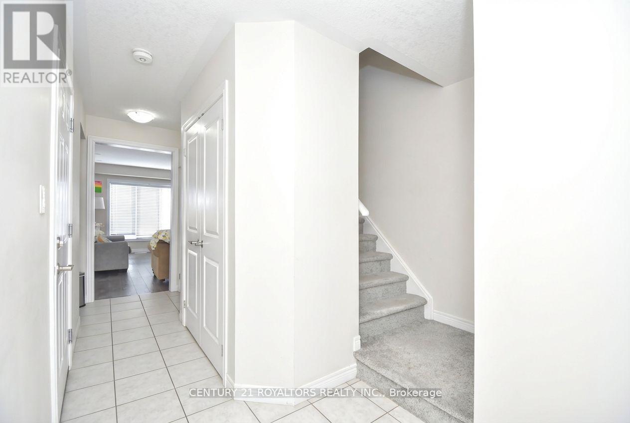1584 Dunkirk Avenue, Woodstock, Ontario  N4T 0L1 - Photo 2 - X13080050