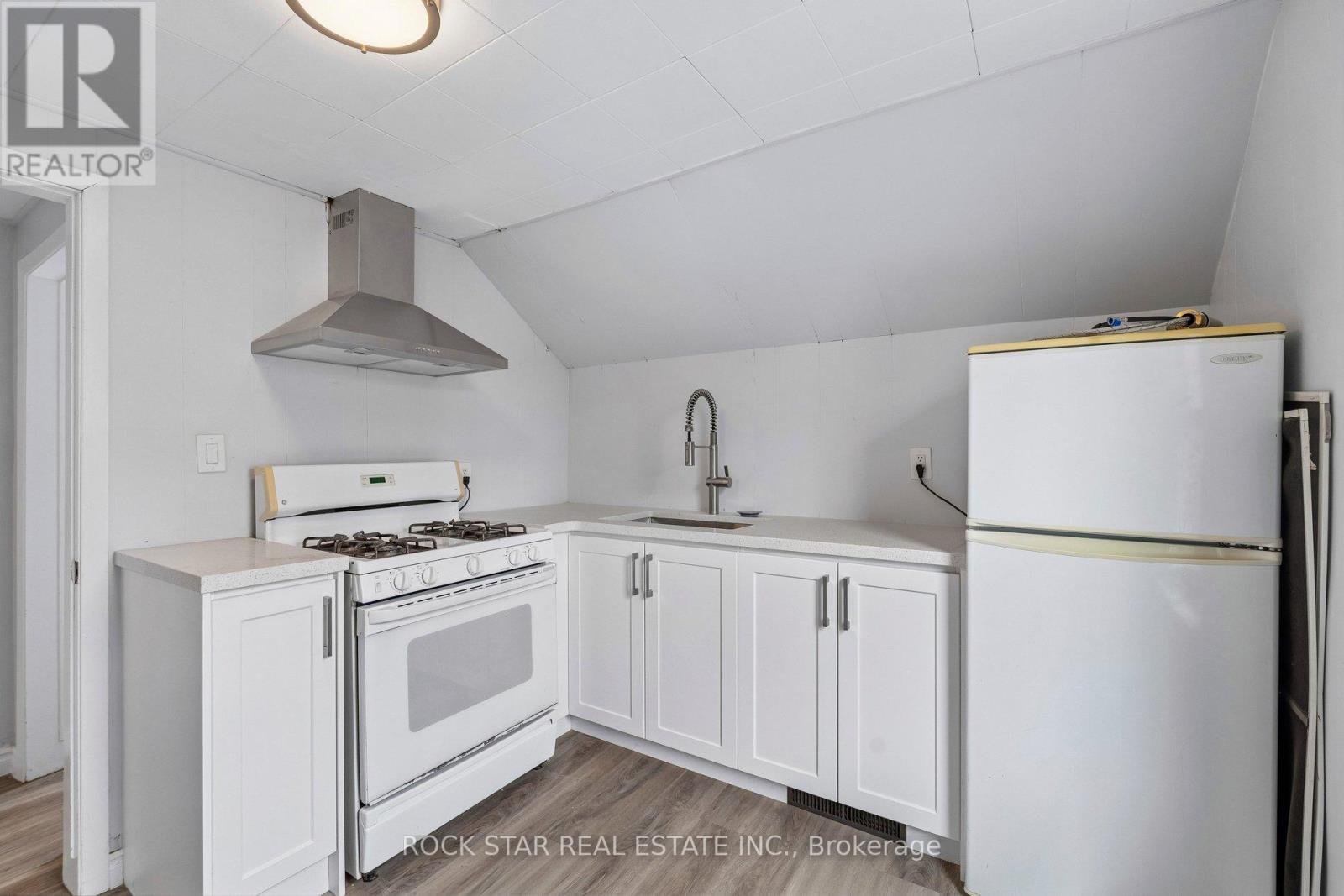 Upper - 26 Albina Street, Welland, Ontario  L3C 1P3 - Photo 10 - X13080172
