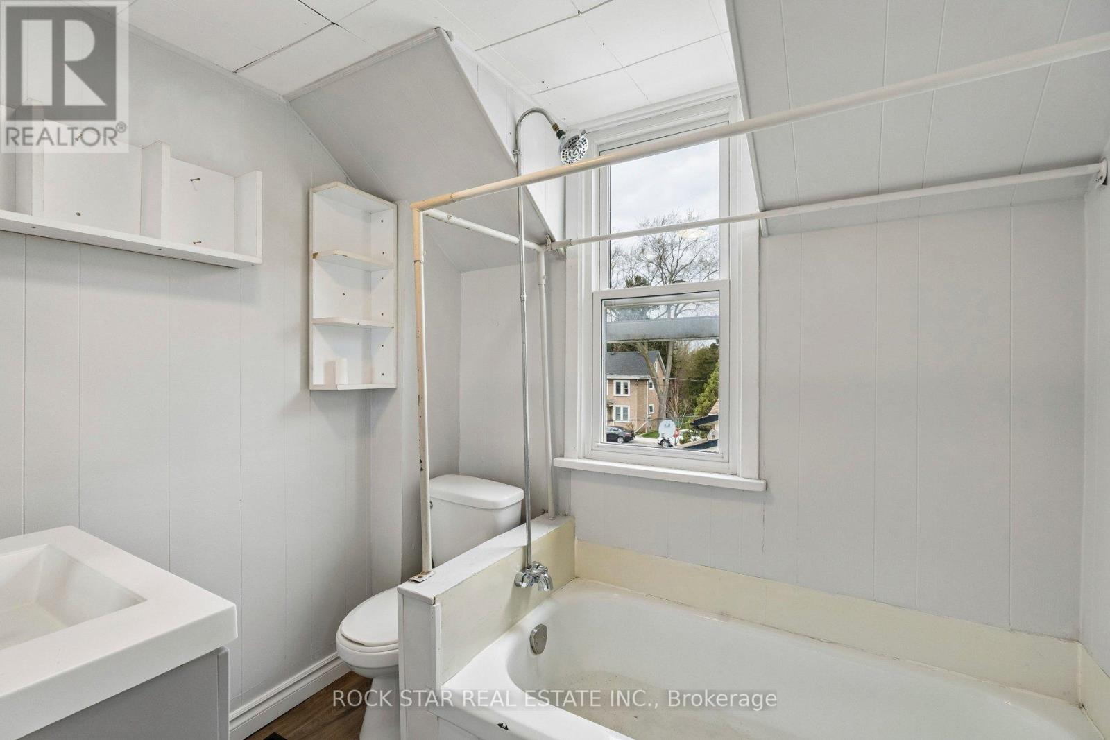 Upper - 26 Albina Street, Welland, Ontario  L3C 1P3 - Photo 7 - X13080172