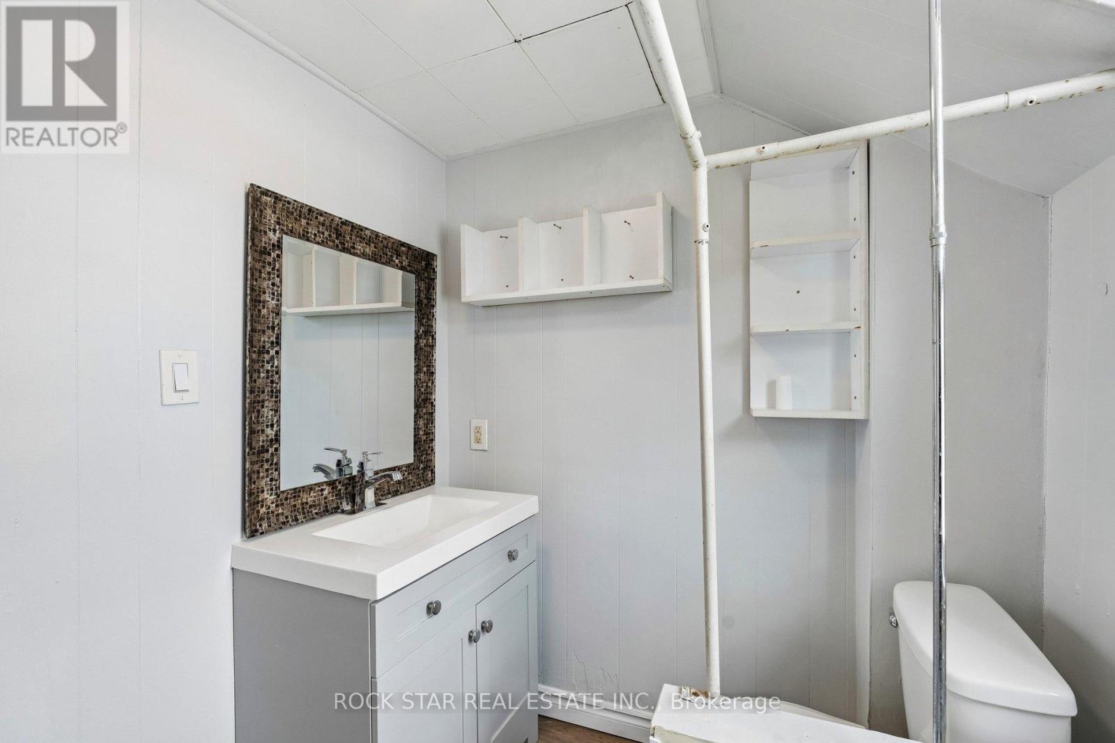 Upper - 26 Albina Street, Welland, Ontario  L3C 1P3 - Photo 8 - X13080172