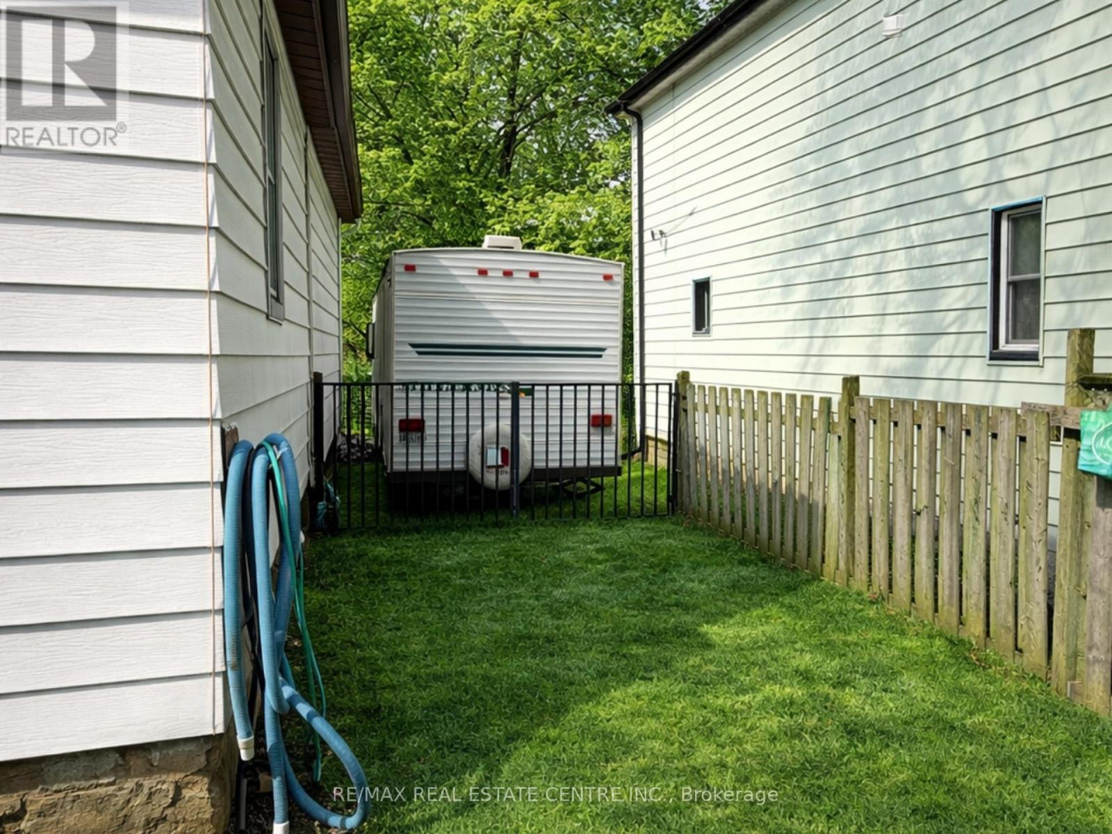 5 Easton Street, Cambridge, Ontario  N1R 1G3 - Photo 2 - X13080226