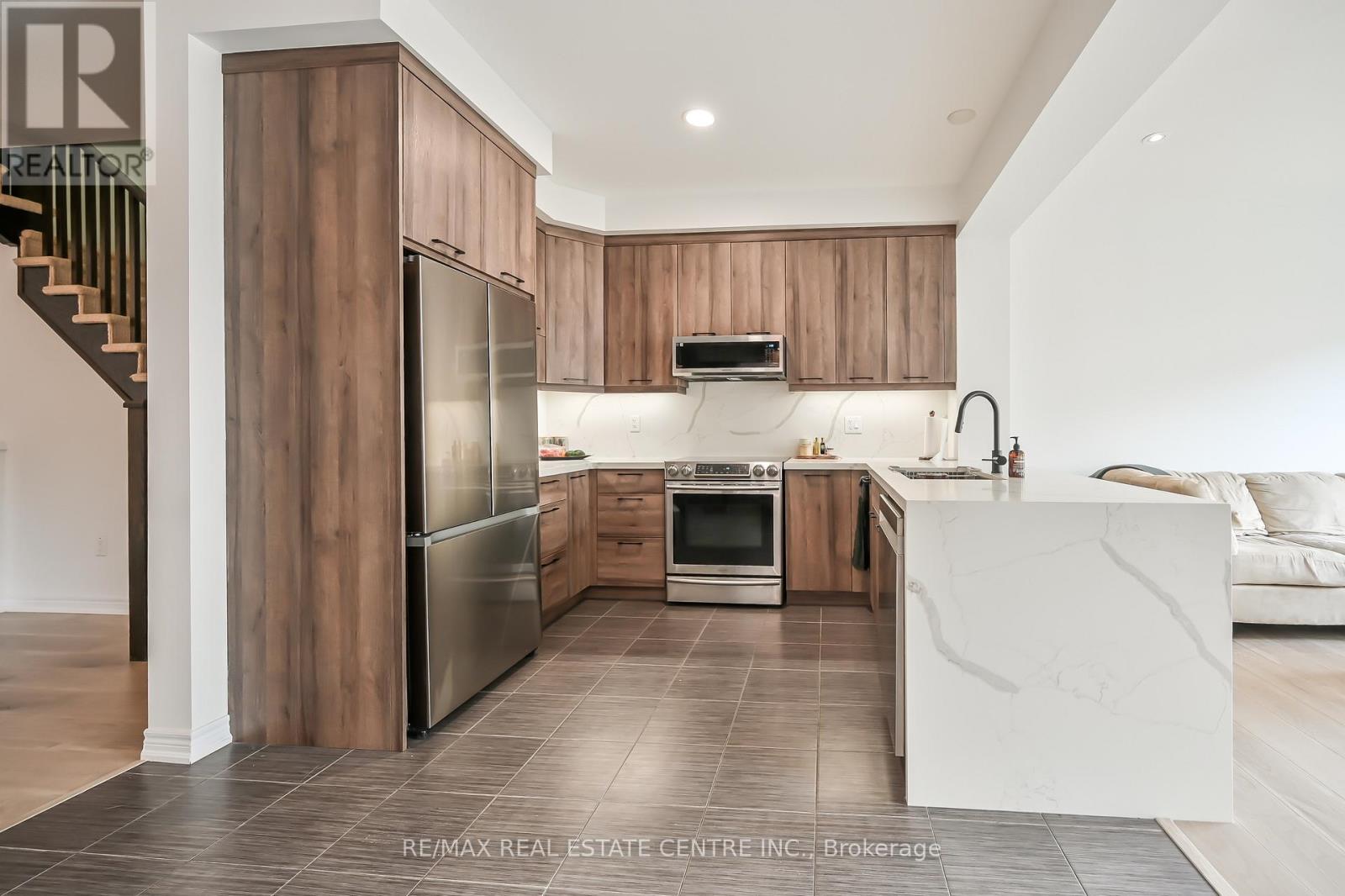 226 Lormont Boulevard, Hamilton, Ontario  L8J 0J9 - Photo 4 - X13080344