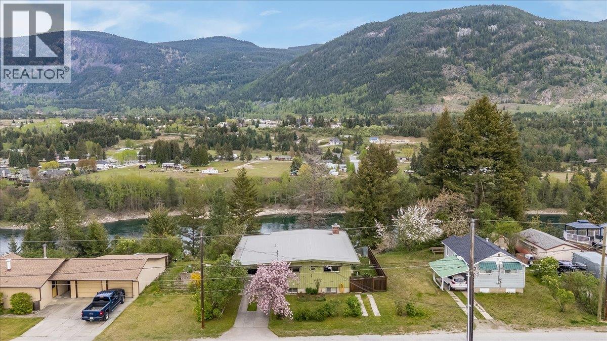 2641 4TH Avenue, Castlegar, British Columbia
