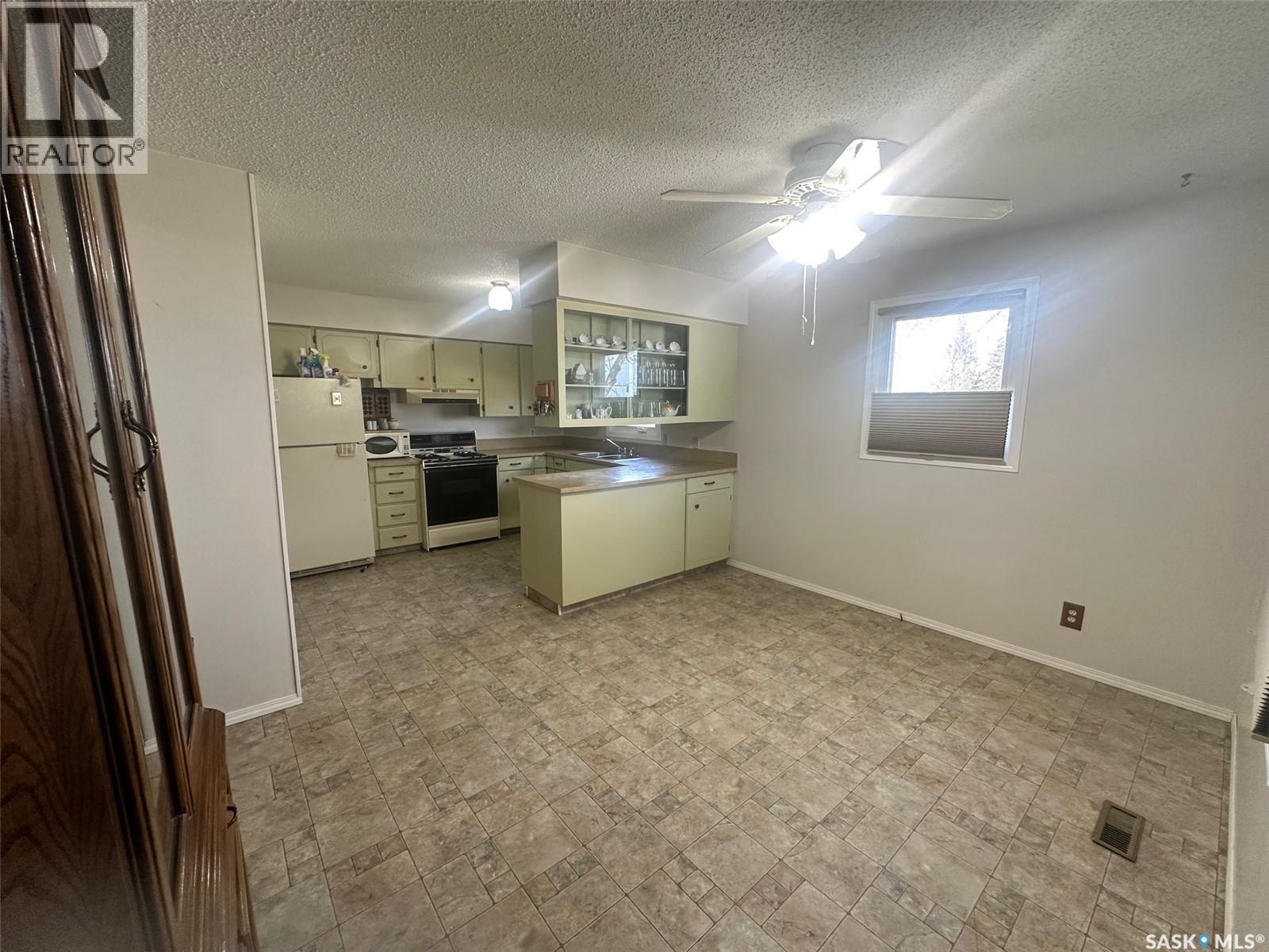 610 Hudson Street, Hudson Bay, Saskatchewan  S0E 0Y0 - Photo 5 - SK034824