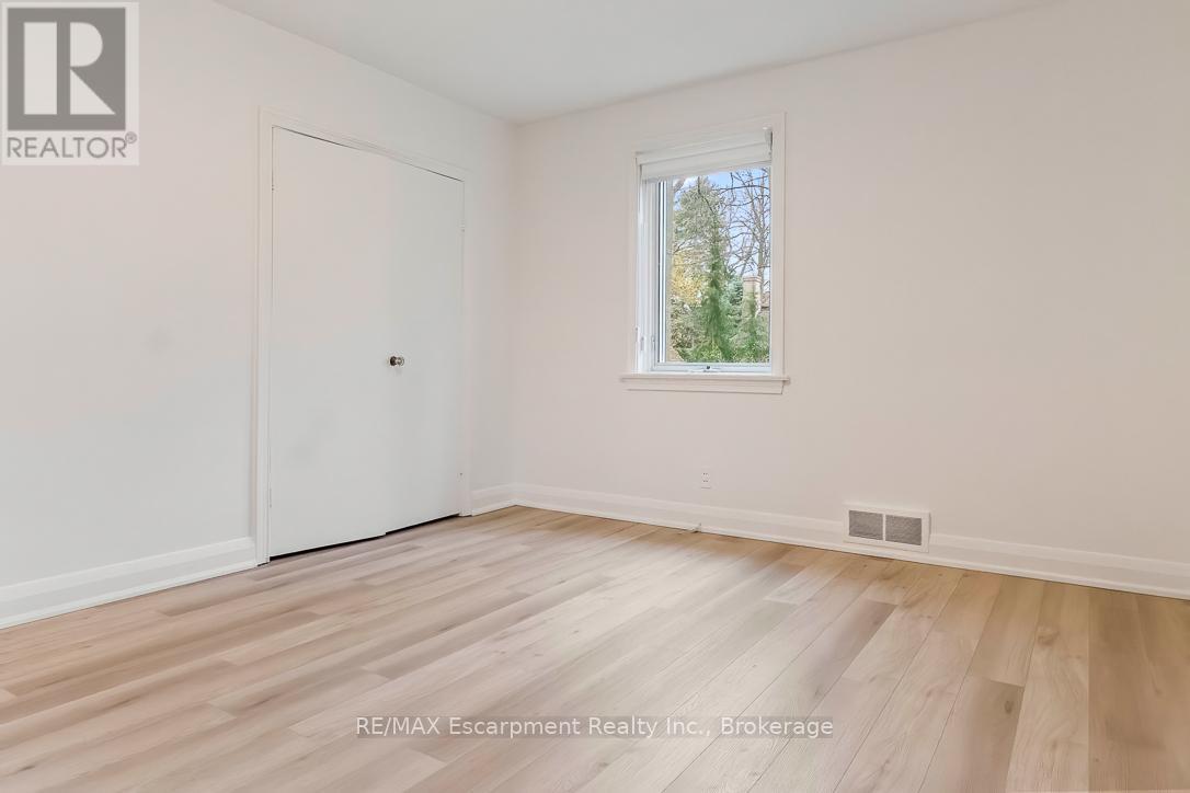 142 Balsam Drive, Oakville, Ontario  L6J 3X5 - Photo 17 - W13080508