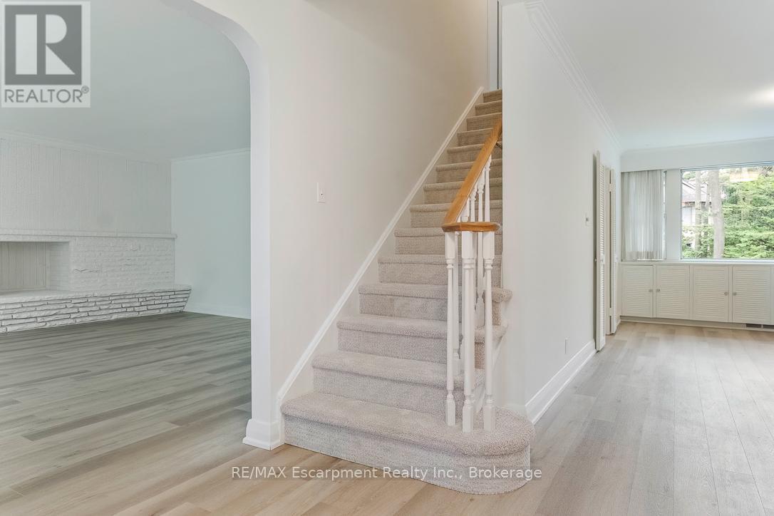 142 Balsam Drive, Oakville, Ontario  L6J 3X5 - Photo 4 - W13080508