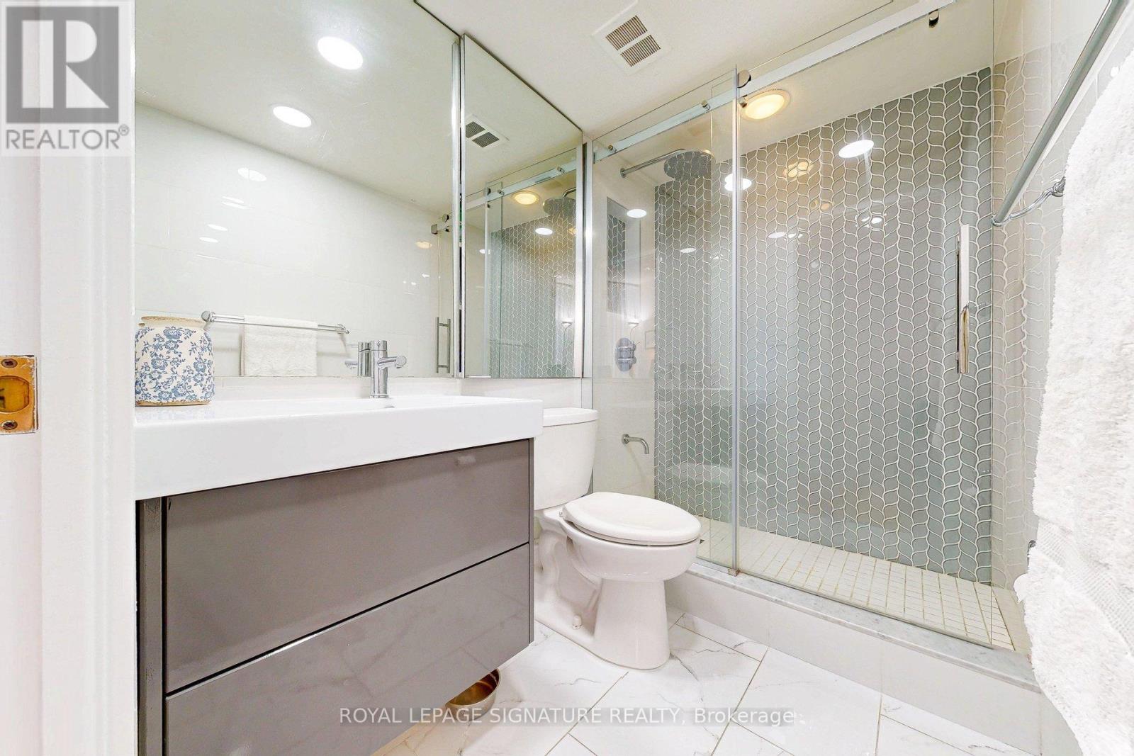 410/204 - 33 Harbour Square, Toronto, Ontario  M5J 2G2 - Photo 24 - C12747616
