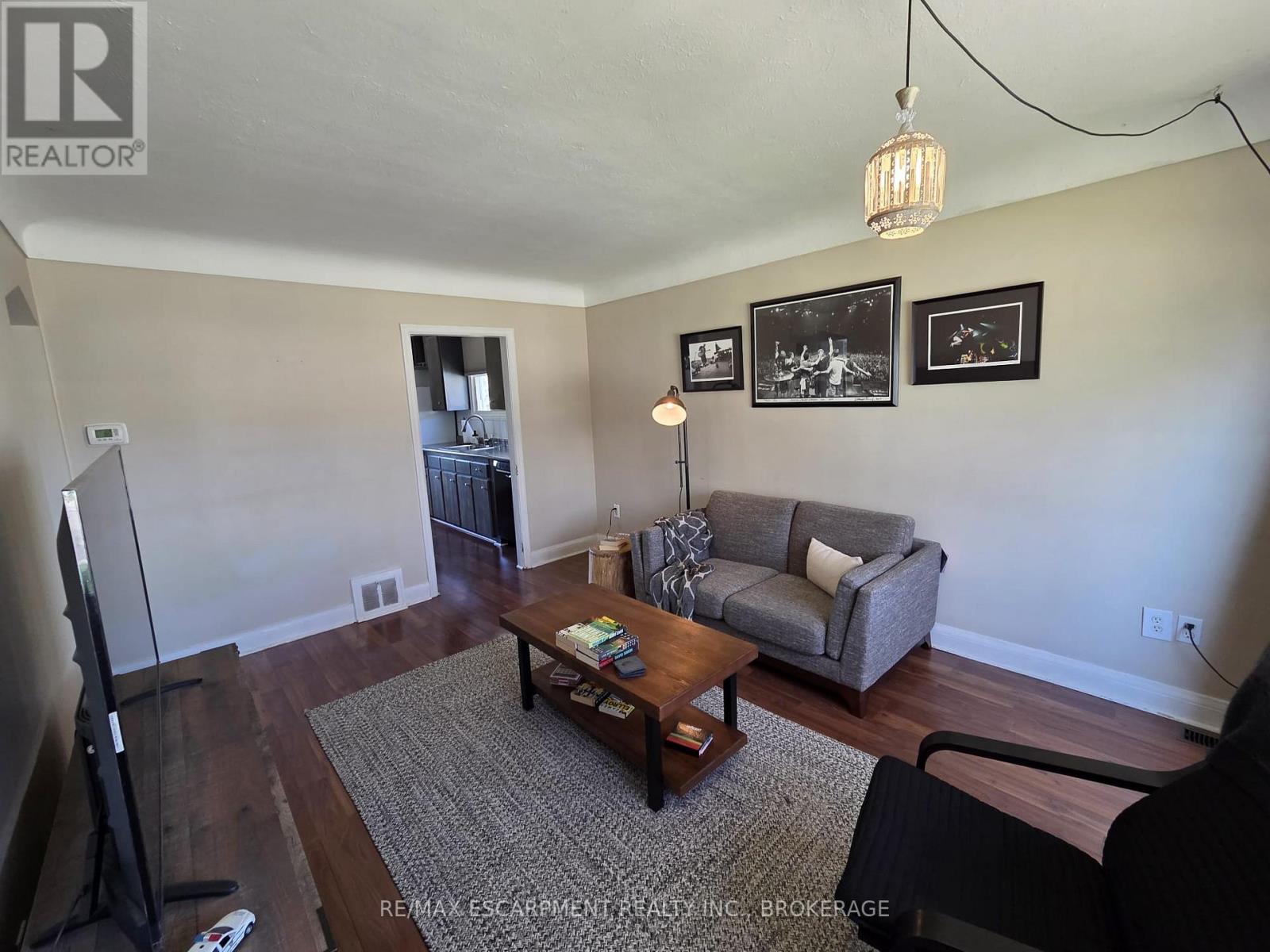 122 East 25th Street, Hamilton, Ontario  L8V 3A2 - Photo 2 - X13080436