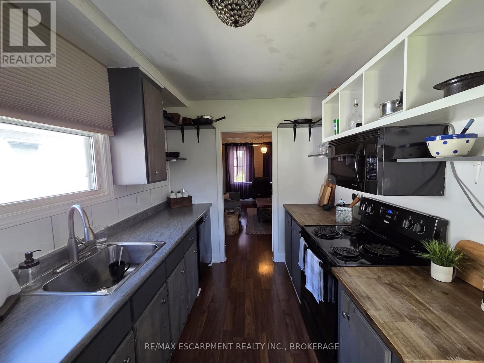 122 East 25th Street, Hamilton, Ontario  L8V 3A2 - Photo 5 - X13080436