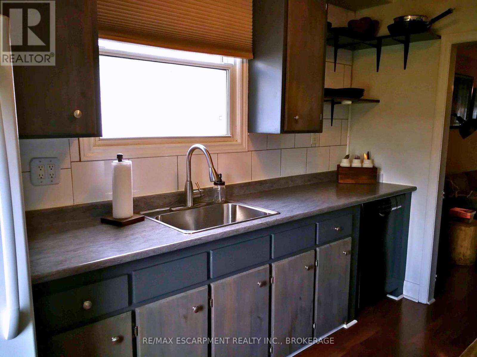 122 East 25th Street, Hamilton, Ontario  L8V 3A2 - Photo 6 - X13080436