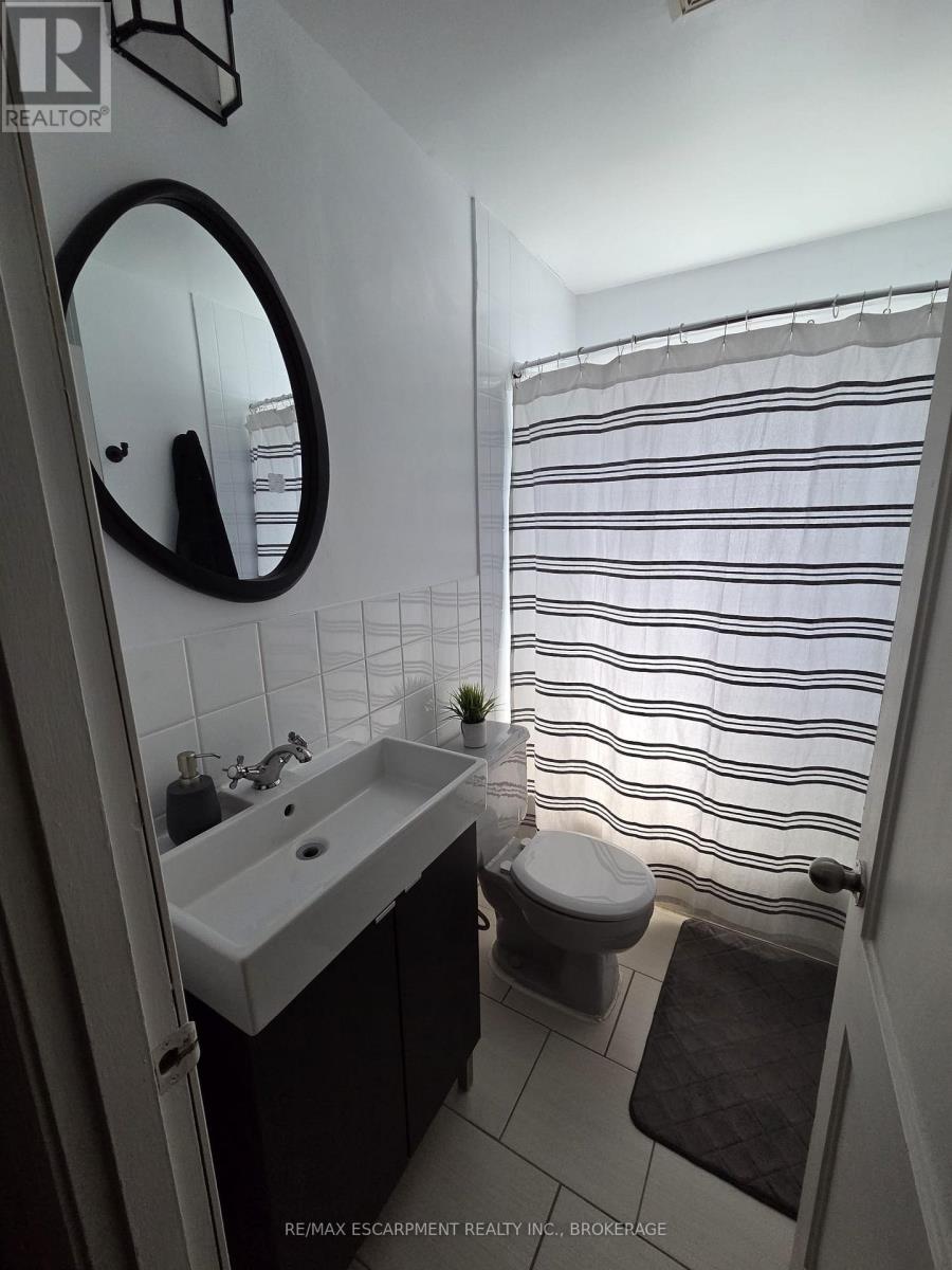 122 East 25th Street, Hamilton, Ontario  L8V 3A2 - Photo 9 - X13080436