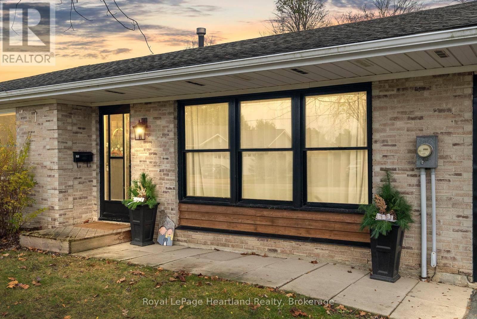 156 John Street N, Minto, Ontario  N0G 1Z0 - Photo 3 - X12847332
