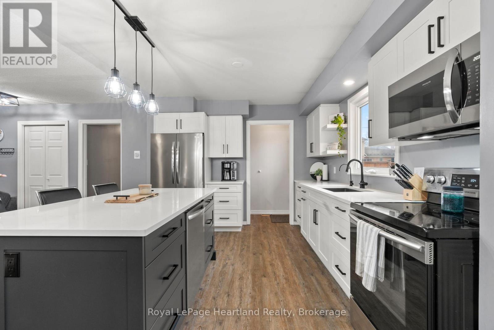 156 John Street N, Minto, Ontario  N0G 1Z0 - Photo 15 - X12847332