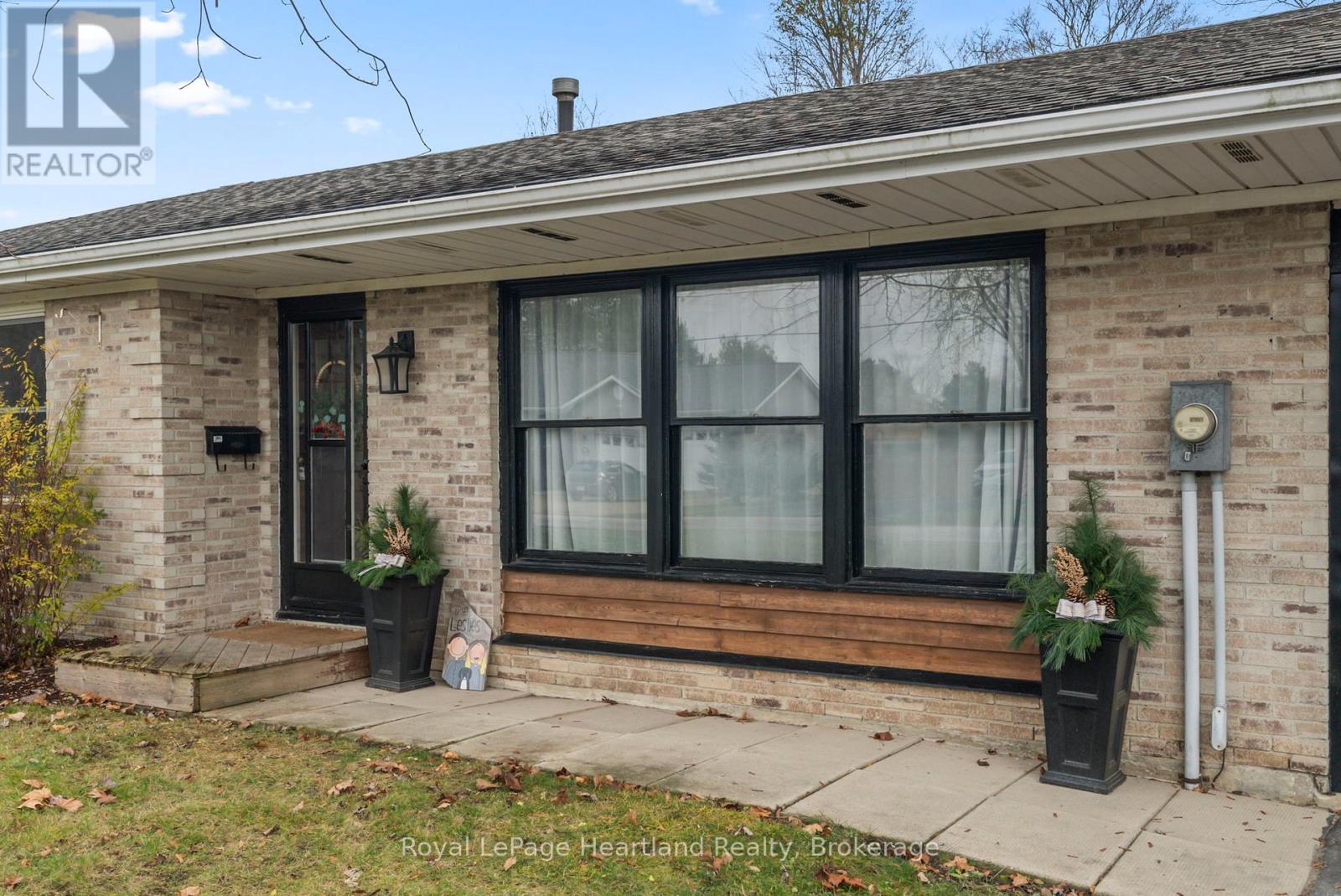 156 John Street N, Minto, Ontario  N0G 1Z0 - Photo 4 - X12847332