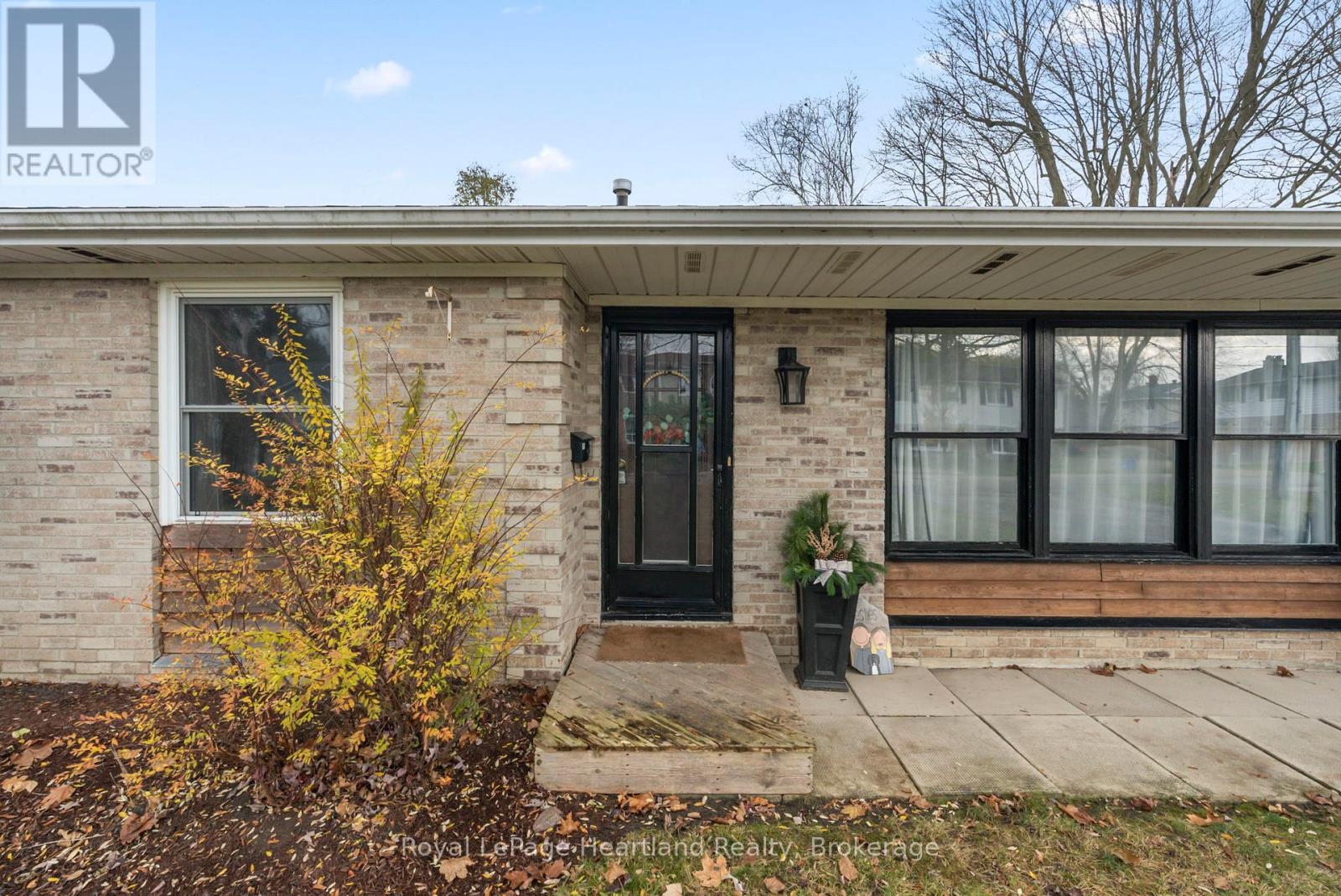 156 John Street N, Minto, Ontario  N0G 1Z0 - Photo 48 - X12847332