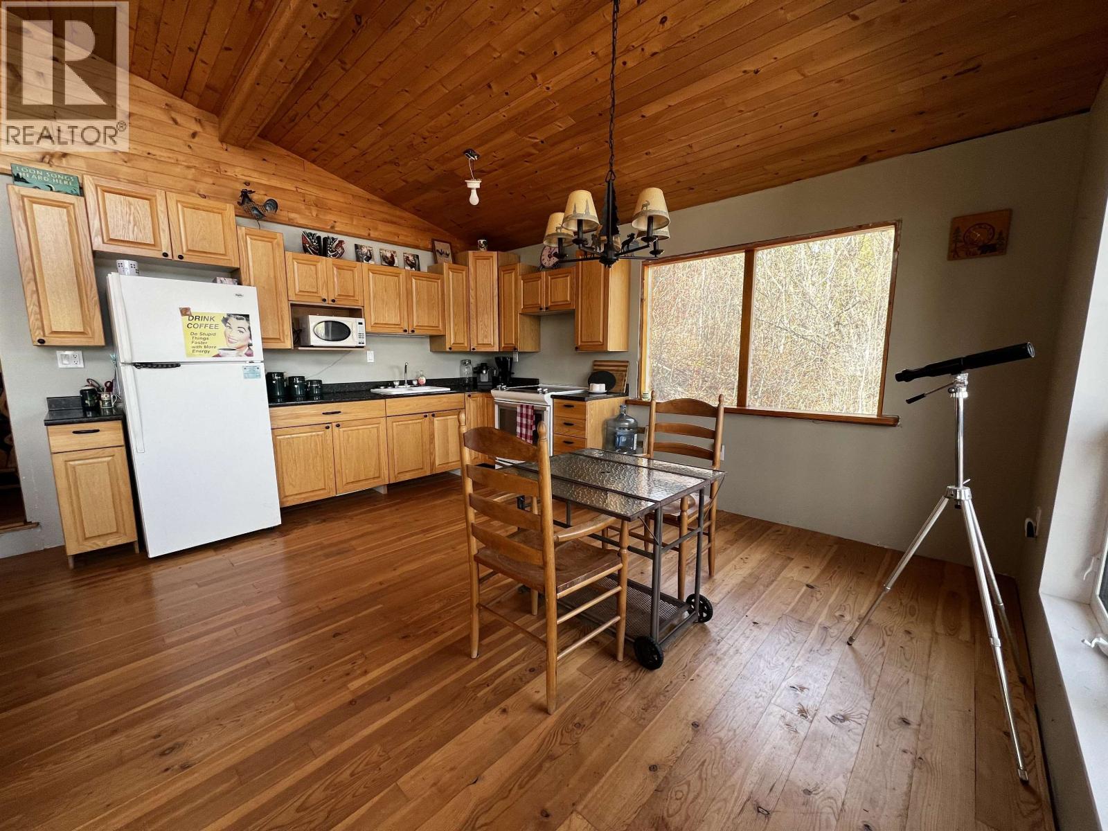 1543 Simon Bay Road, Fraser Lake, British Columbia  V0J 1S0 - Photo 9 - R3118713