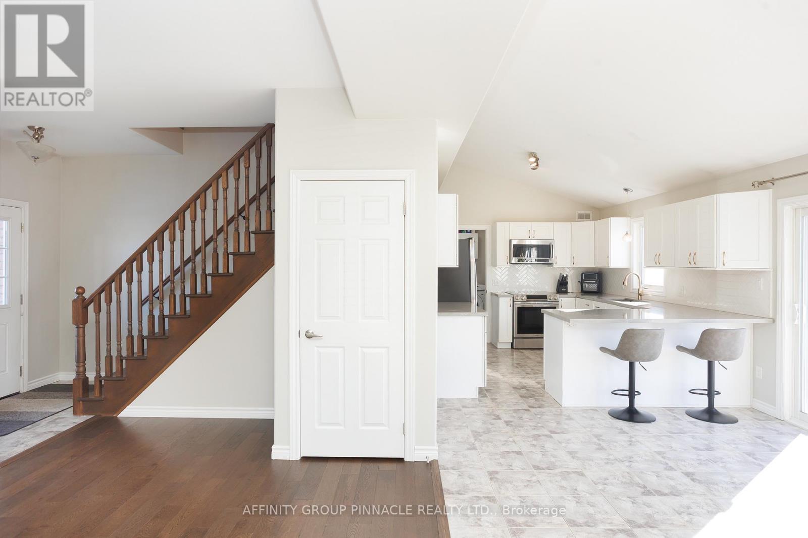 11 Moynes Court, Kawartha Lakes, Ontario  K9V 0L2 - Photo 11 - X13080506