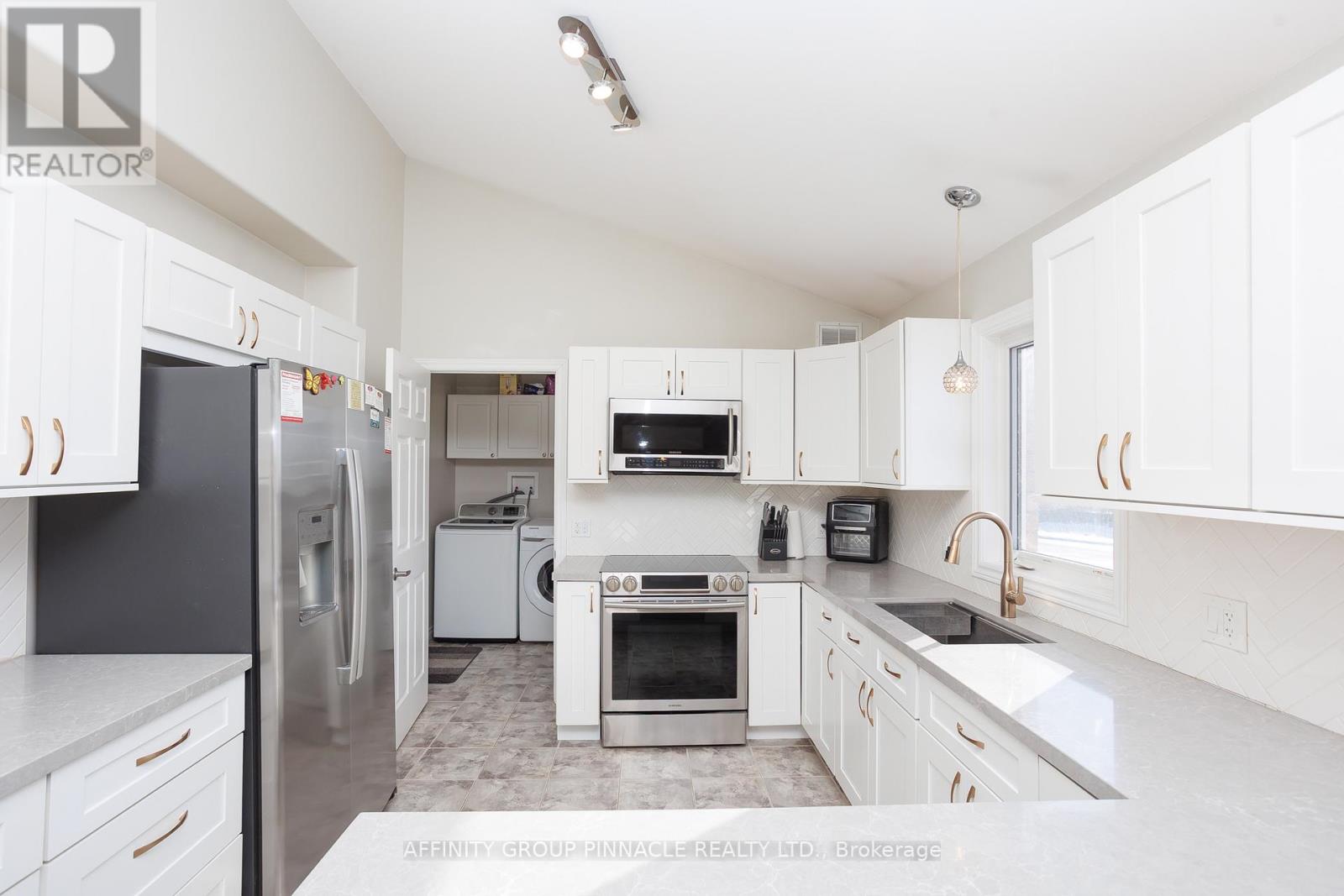 11 Moynes Court, Kawartha Lakes, Ontario  K9V 0L2 - Photo 12 - X13080506