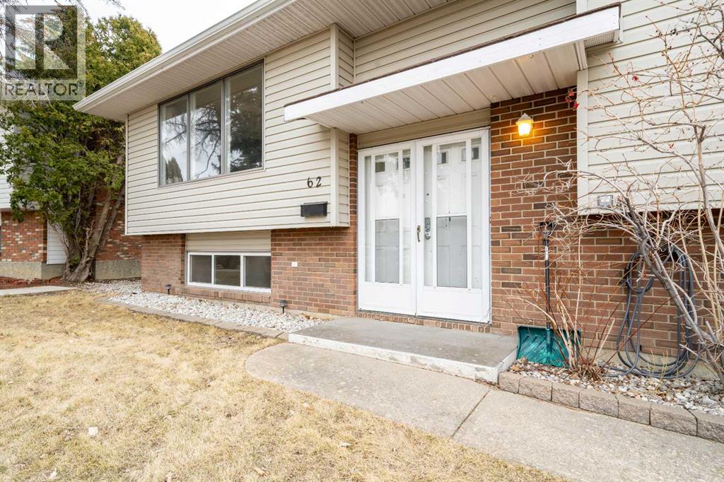 62 Rossland Way Se, Medicine Hat, Alberta  T1B 2C2 - Photo 4 - A2293299
