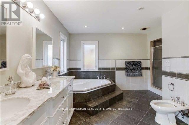 18 Newton Drive, Toronto, Ontario  M2M 2M7 - Photo 15 - C13080410