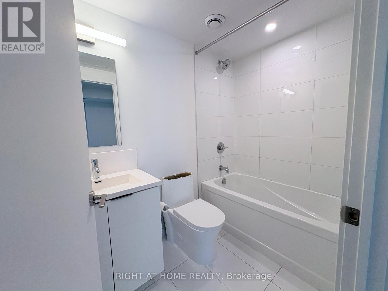 1436 - 230 Simcoe Street, Toronto, Ontario  M5T 1T4 - Photo 11 - C13080426