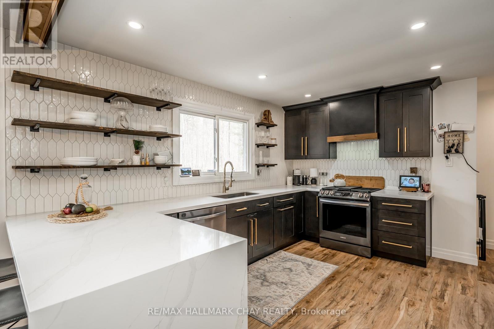 Upper - 3742 Horseshoe Valley Road W, Springwater, Ontario  L0L 1Y0 - Photo 6 - S13080412