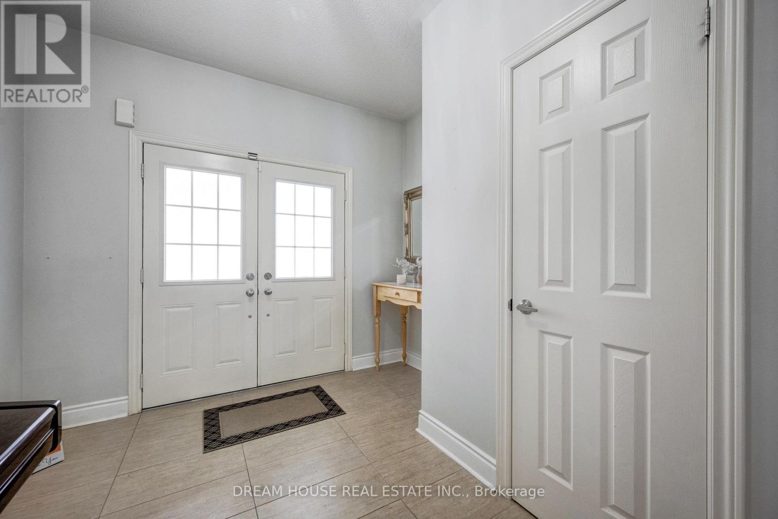 353 Michener Place, Milton, Ontario  L9T 8P4 - Photo 5 - W13080424