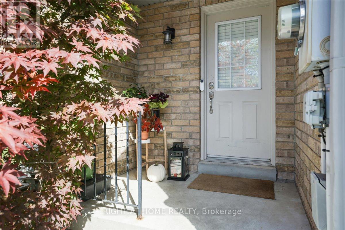 555 Taylor Crescent, Burlington, Ontario  L7L 6J7 - Photo 6 - W13080472