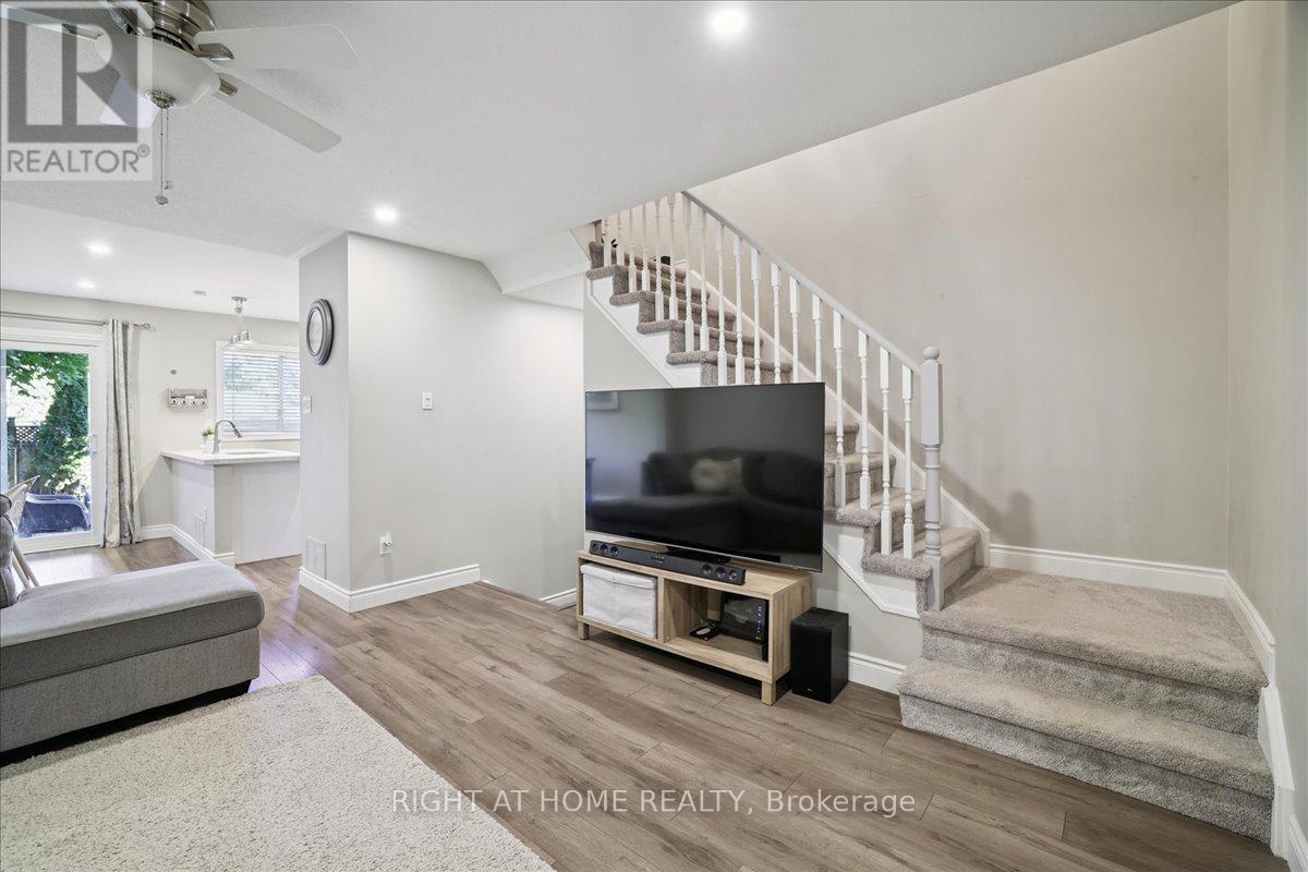 555 Taylor Crescent, Burlington, Ontario  L7L 6J7 - Photo 9 - W13080472