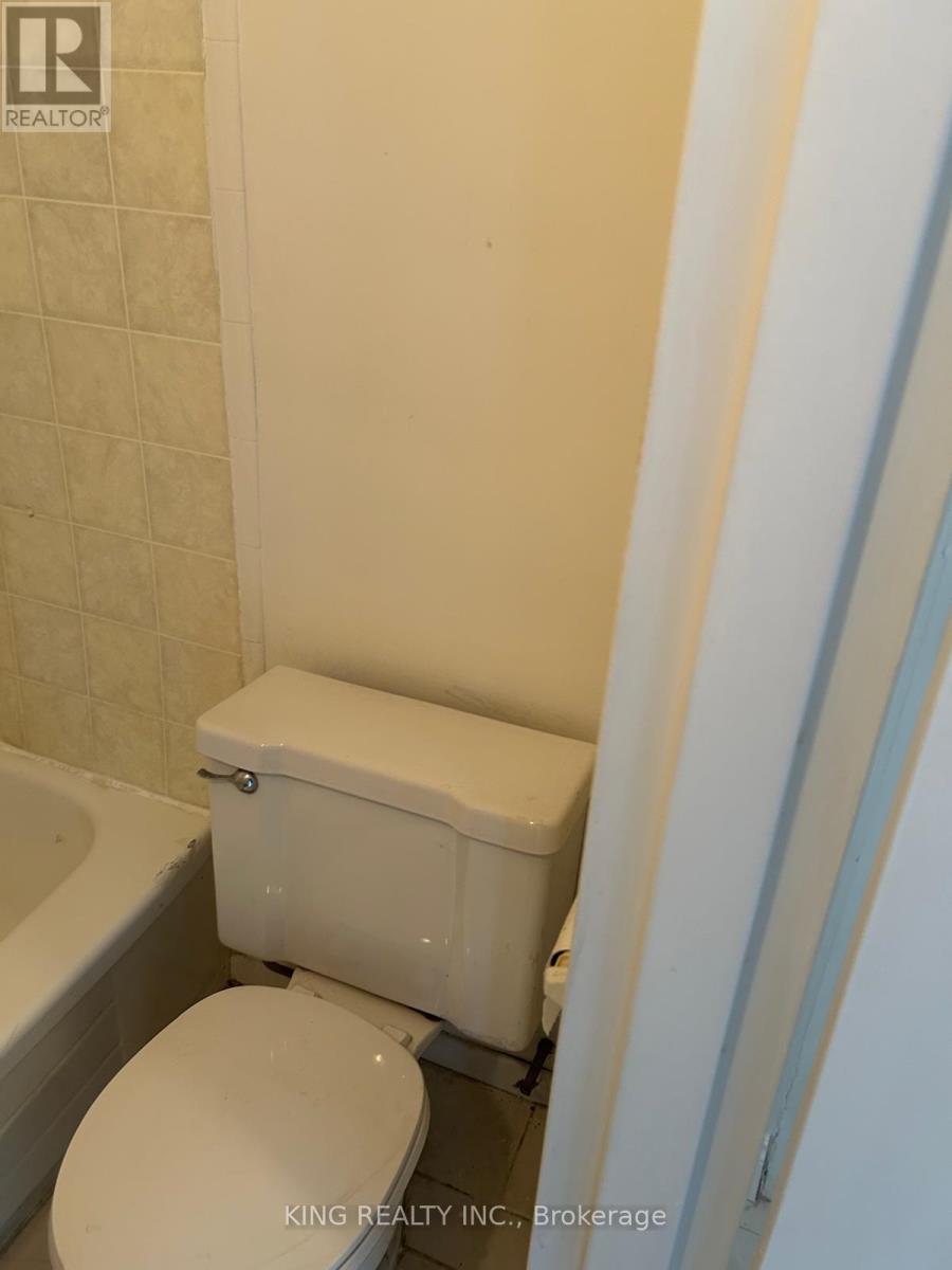202 - 2 Elm Grove Avenue, Toronto, Ontario  M6K 2J1 - Photo 9 - W13080500