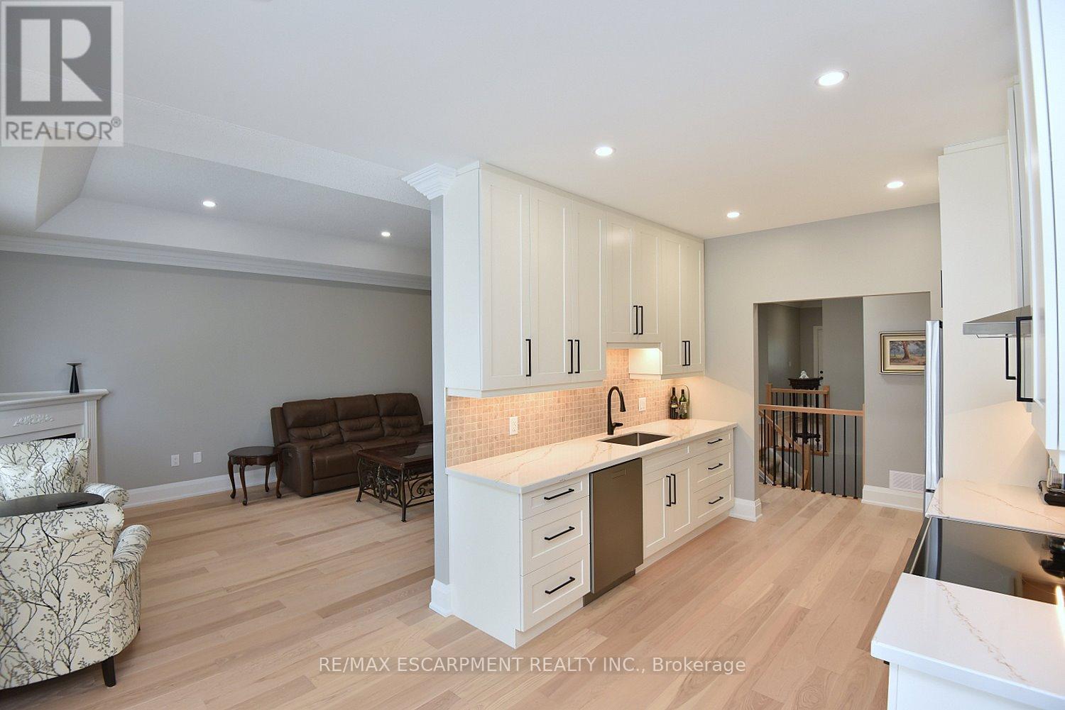 49 Riveroaks Drive, Hamilton, Ontario  L0R 1W0 - Photo 8 - X13080420