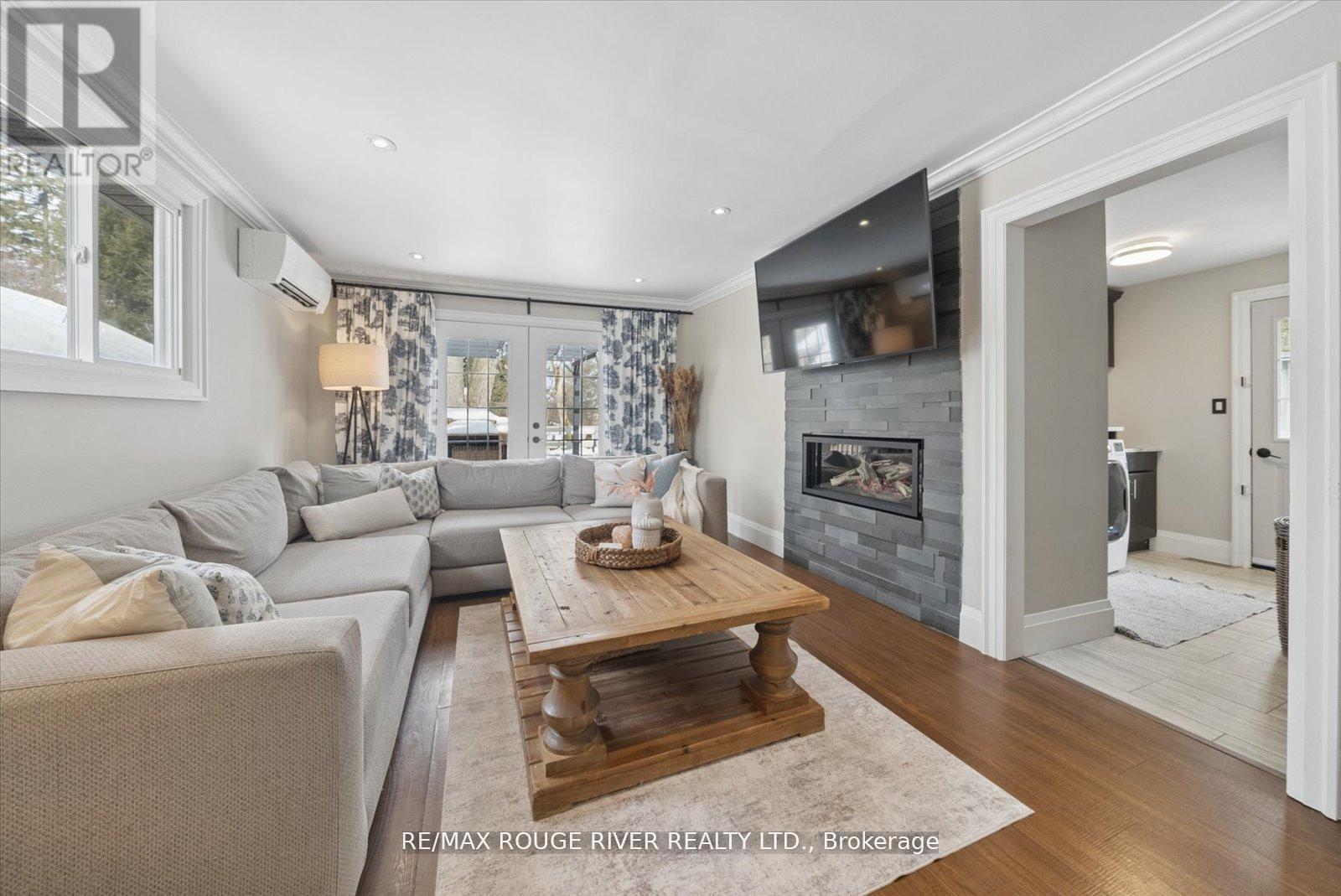 28 Columbus Road E, Oshawa, Ontario  L1H 7K4 - Photo 15 - E13074156