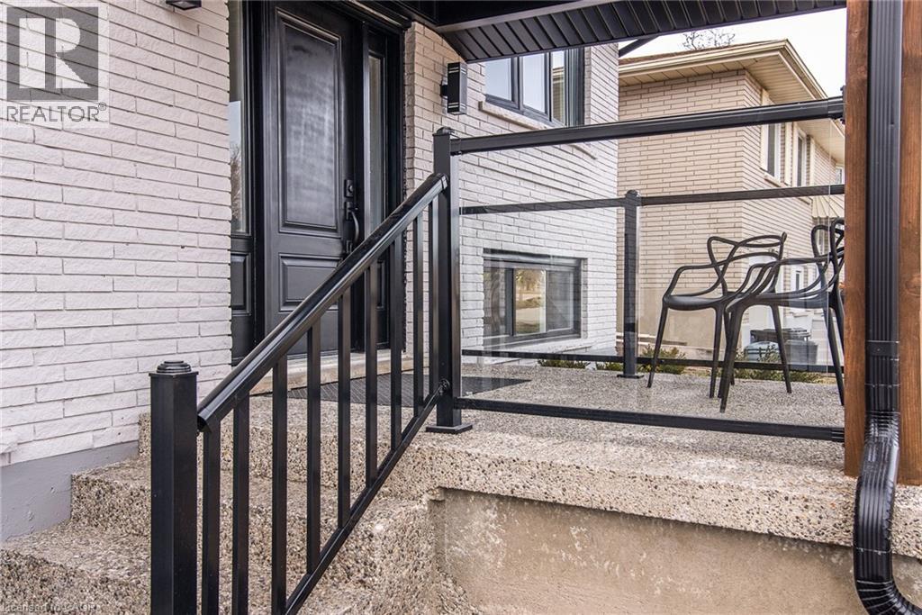 627 Glen Forrest Boulevard, Waterloo, Ontario  N2L 4K2 - Photo 3 - 40826892