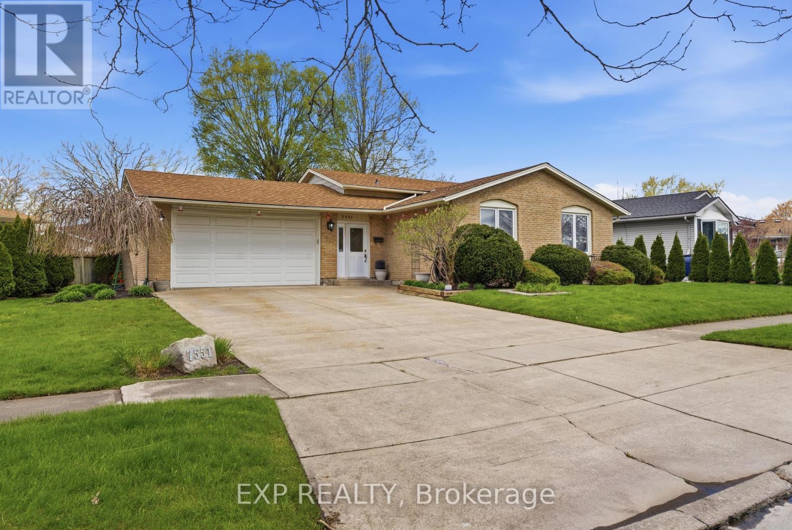 7551 Fern Avenue, Niagara Falls, Ontario  L2G 5H6 - Photo 2 - X13080772