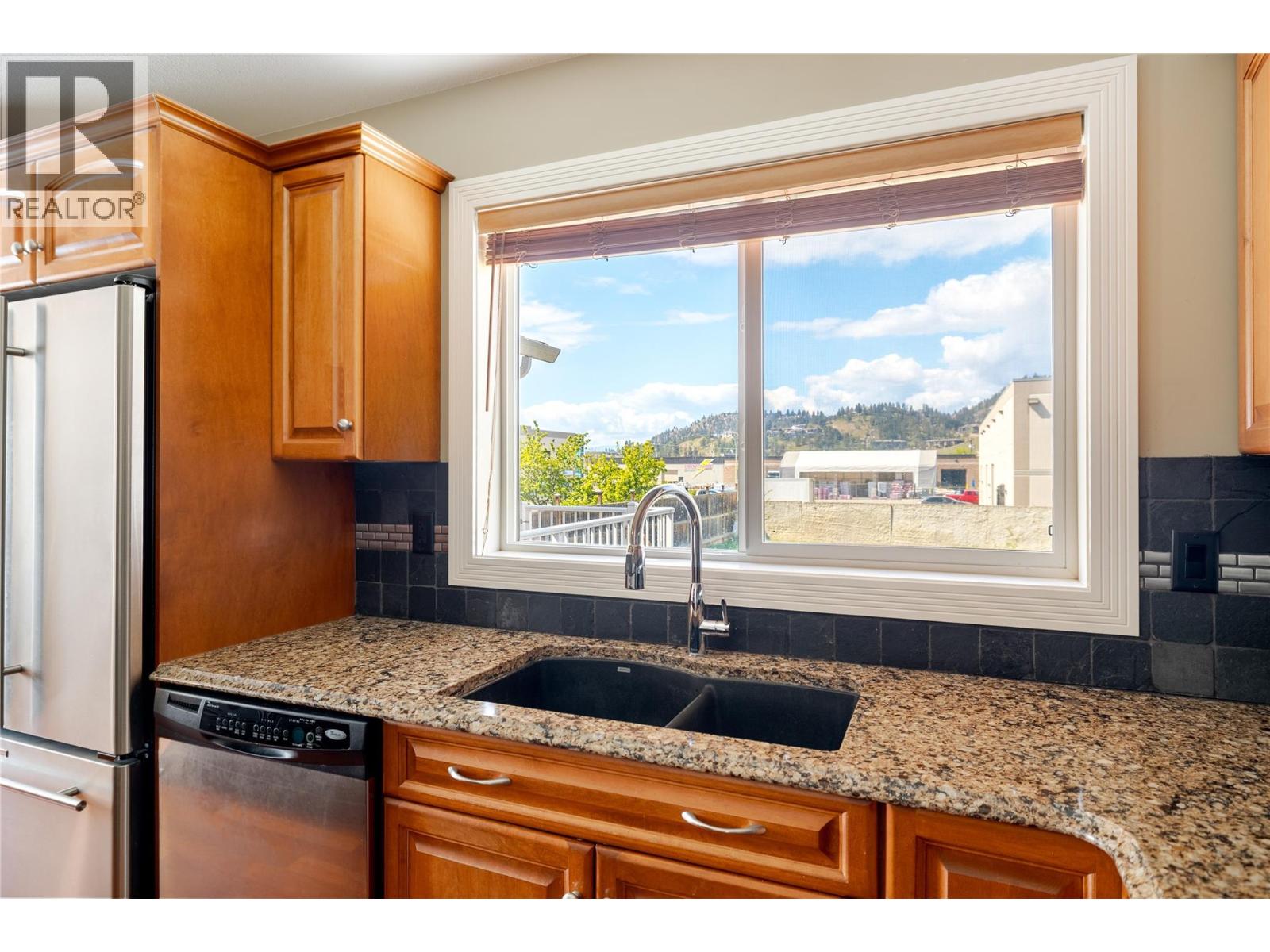 940 Mayfair Road, Kelowna, British Columbia  V1X 5G8 - Photo 4 - 10384512