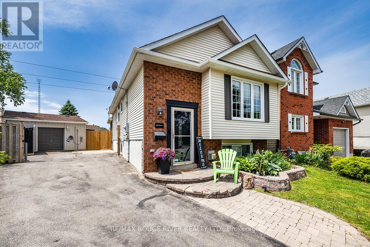 411 Pompano Court, Oshawa, Ontario  L1K 1M9 - Photo 2 - E13080742