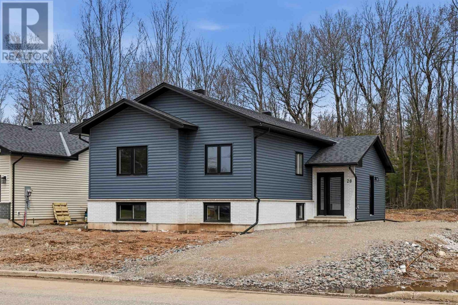 28 Sherwood Pkwy, Sault Ste. Marie, Ontario  P6C 3A8 - Photo 1 - SM260615