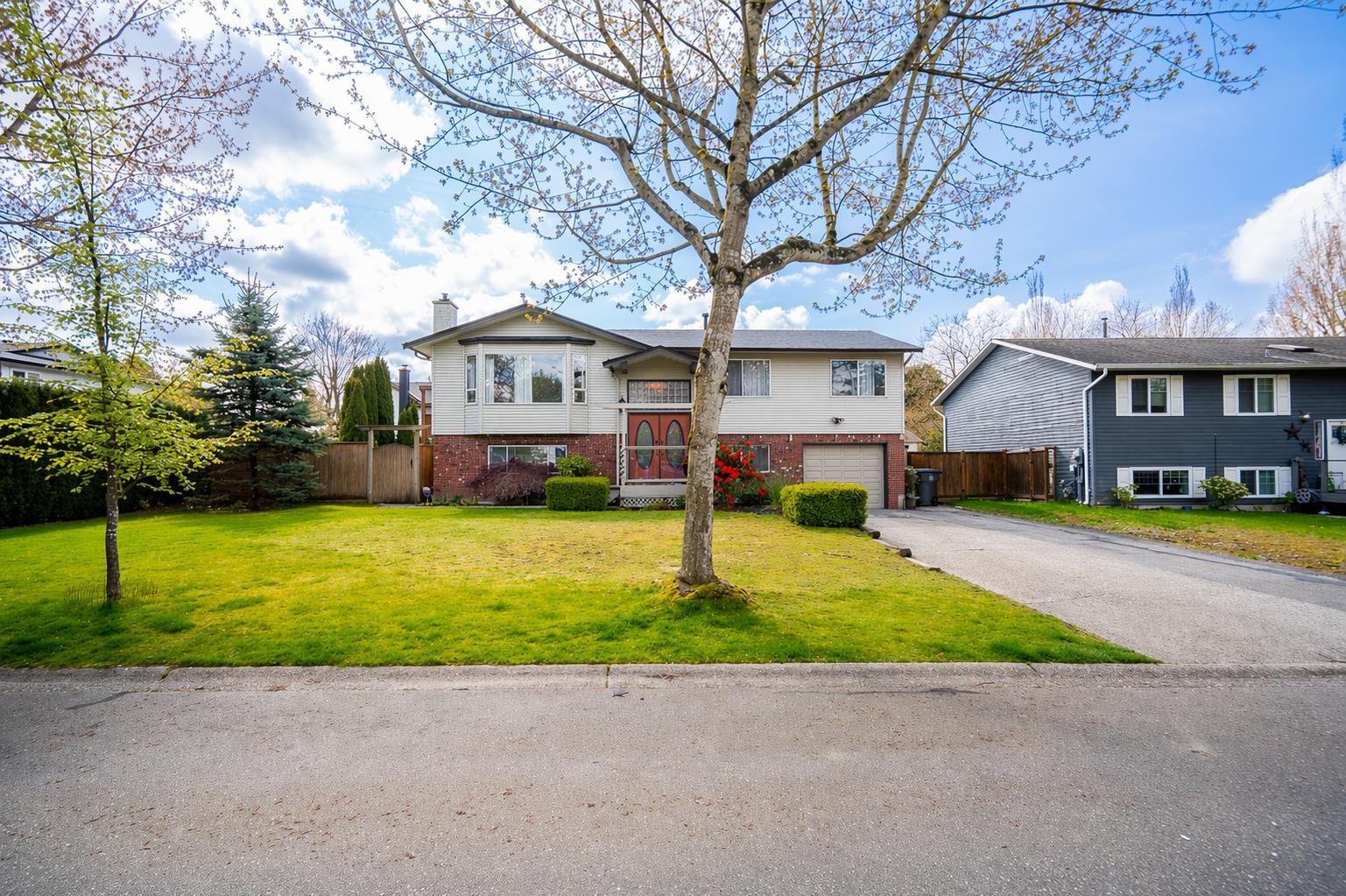 18320 59a Avenue, Surrey, British Columbia  V3S 5Y1 - Photo 3 - R3113132