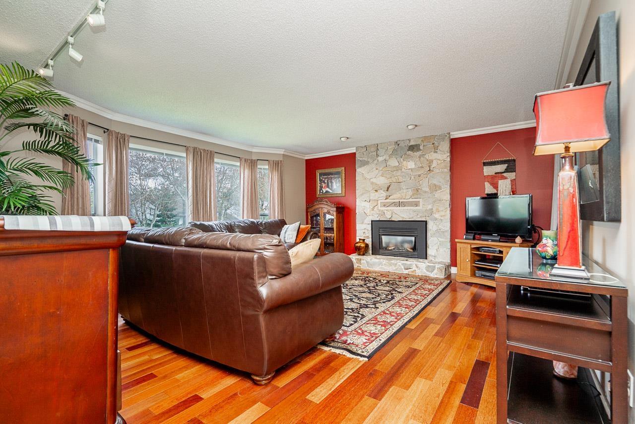 18320 59a Avenue, Surrey, British Columbia  V3S 5Y1 - Photo 5 - R3113132