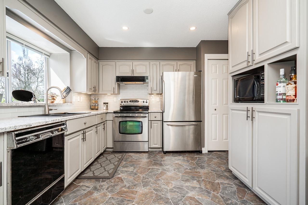 18320 59a Avenue, Surrey, British Columbia  V3S 5Y1 - Photo 11 - R3113132