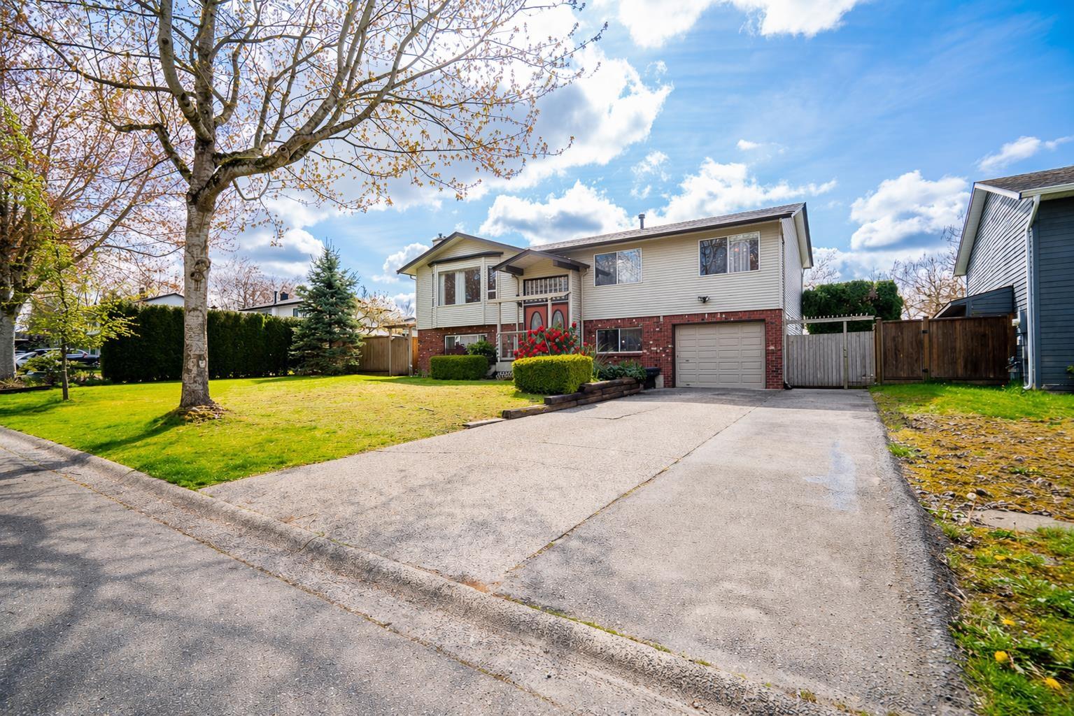 18320 59a Avenue, Surrey, British Columbia  V3S 5Y1 - Photo 4 - R3113132