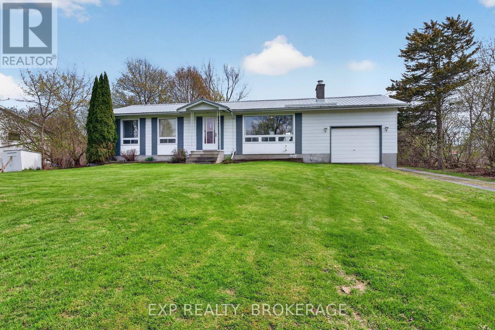 29 Hillcrest Street, Frontenac Islands, Ontario  K0H 2Y0 - Photo 1 - X13080700