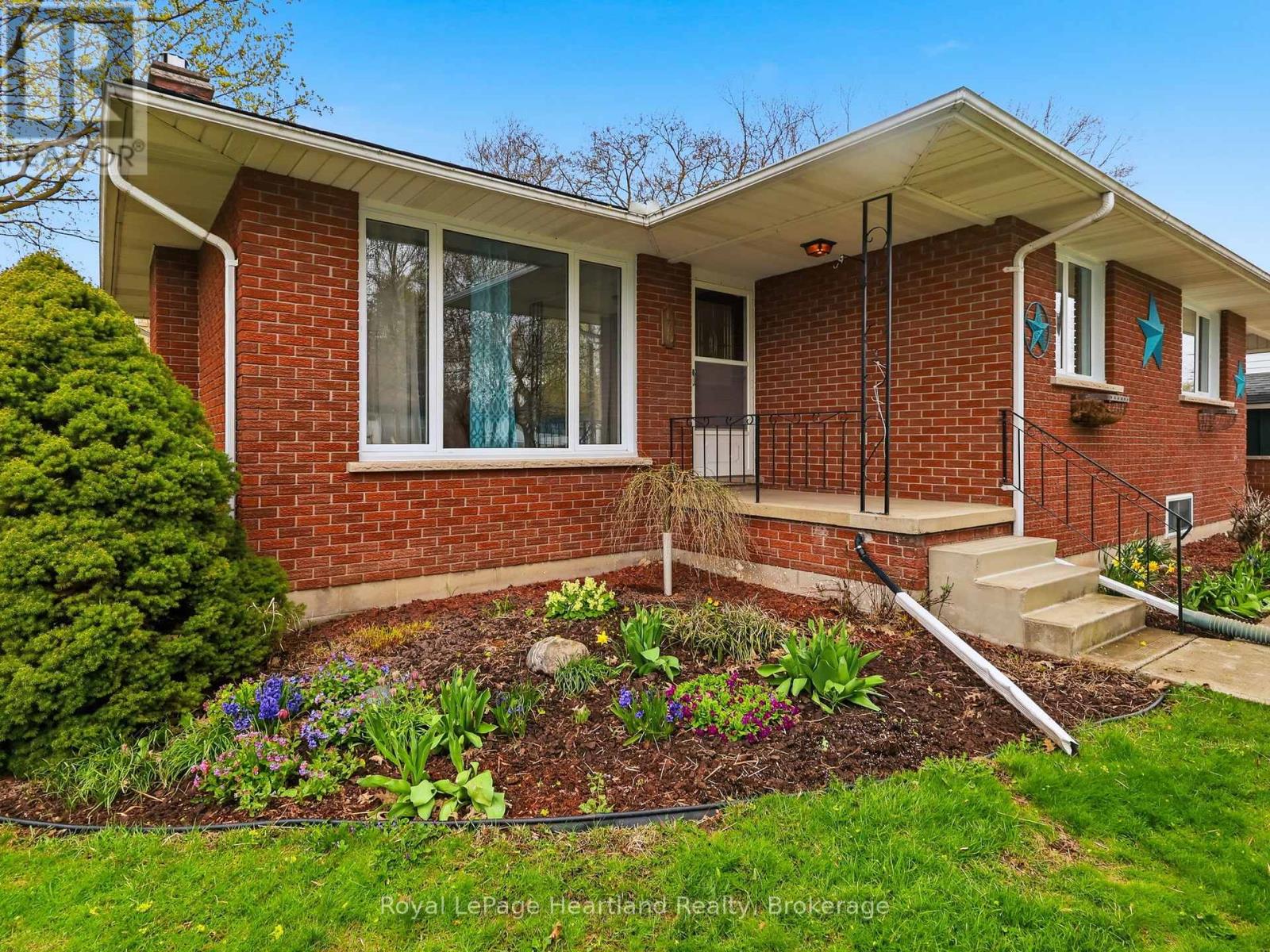 170 Queen Street S, Minto, Ontario  N0G 1Z0 - Photo 2 - X13080810