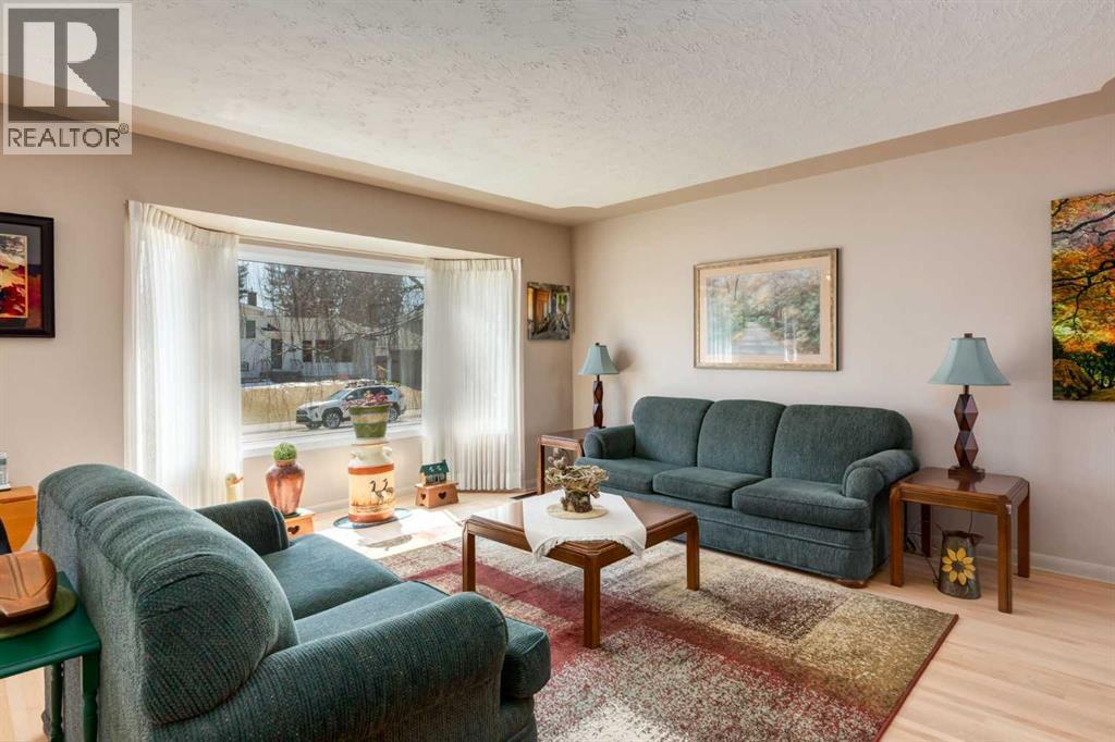 24 Hobart Road SW, Calgary, Alberta  T2V 3K1 - Photo 6 - A2301467